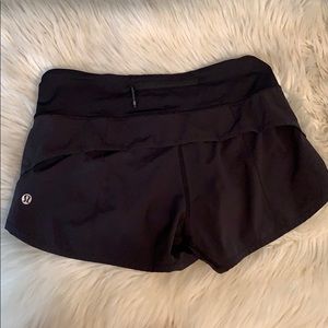 Lululemon Size 4 Women Black Shorts